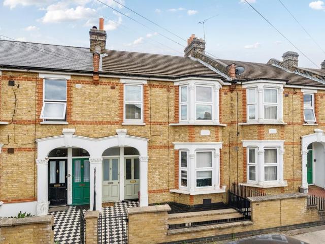 Shorndean Street London SE6 2 bed flat to rent £1,900 pcm £438 pw