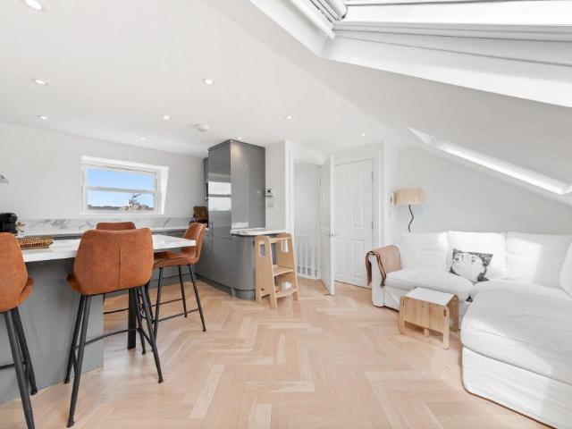 Shorrolds Road, London SW6 2 bed maisonette to rent £3,400 pcm £785 pw