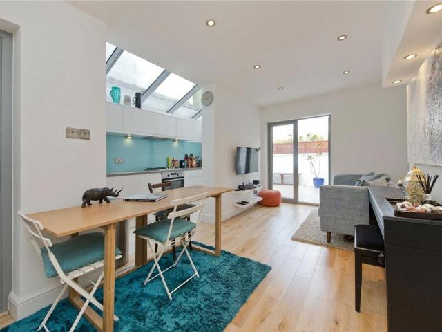 Shorrolds Road, London SW6 2 bed flat to rent £3,100 pcm £715 pw