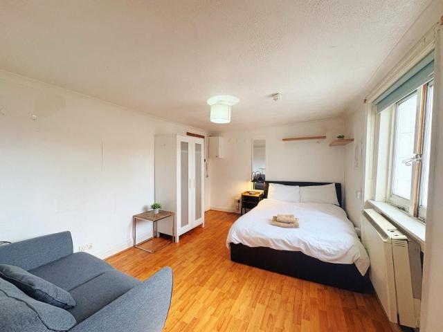 Short Term Only Stylish Studio Flat