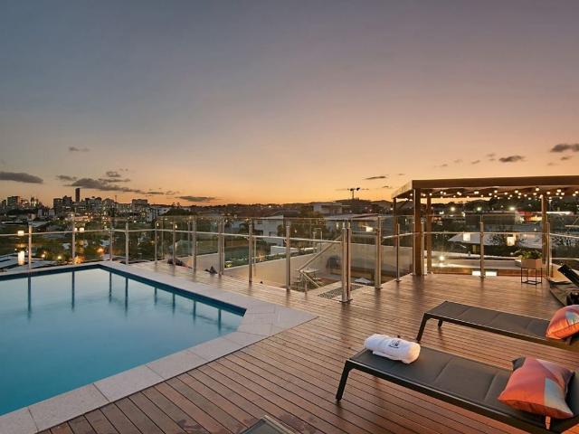 Short Term Opportunity Fully Furnished One Bedroom Apartment