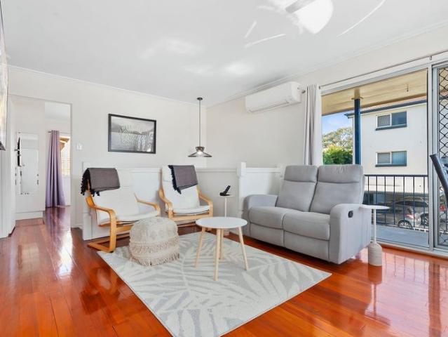 Short Term Coastal Living in the Heart of Bongaree