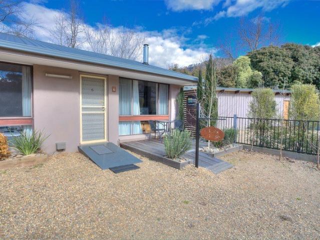 SHORT TERM FULLY FURNISHED UNIT IN BRIGHT 4 month lease