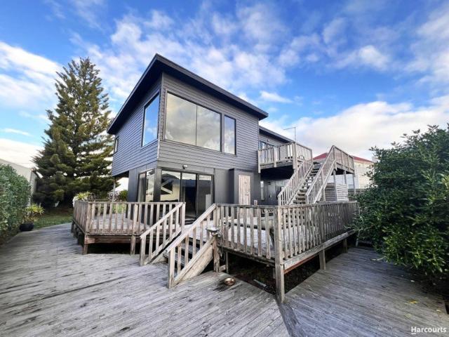Short Term Fully Furnished Property in Low Head!