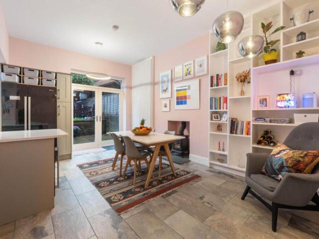 Short term house for sub let in Sept/Oct