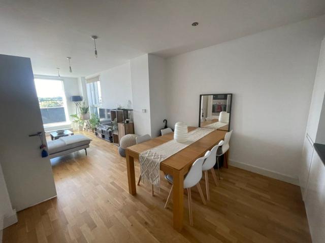 Short term Luxury 5th floor apartment w. balcony