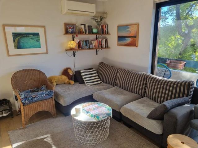 Short term lease and fully furnished, just bring your bags!