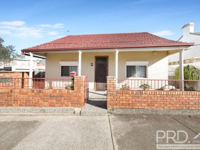 Short Term Lease Large family home in premier Lilyfield location