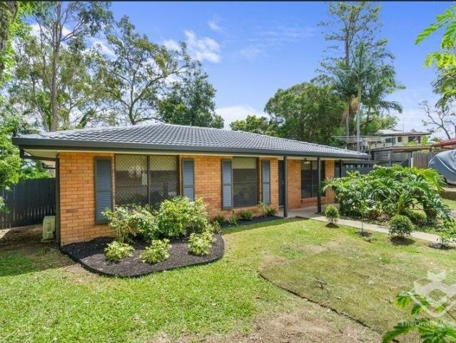 6 Algester cozy furnished house with 818 square meter fully fence yard