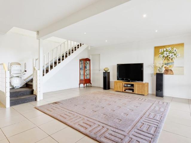 Short term lease until the 20th October 2026 Elevated Mount Martha Hill Living with Bay Views