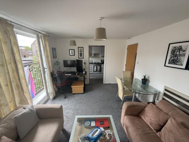 Short Term Let – 2 Bed, 2 Bath Flat in Leith