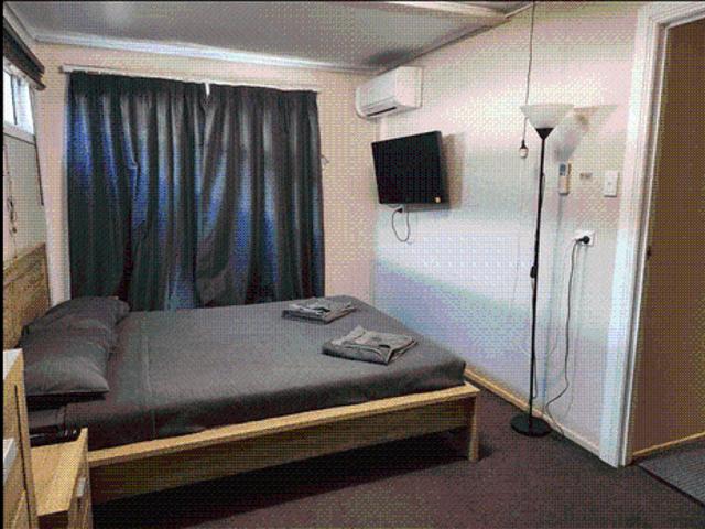 Short Term Queen Bed A/C Free Wi Fi, Incl Power, Fully Furnished