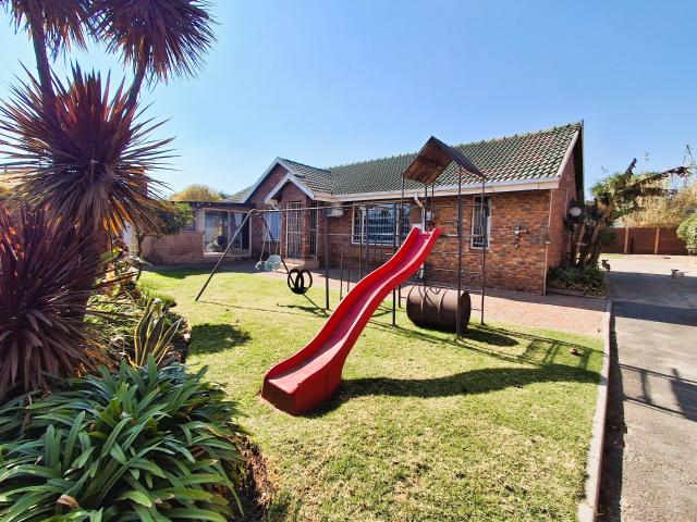SHORT TERM RENTAL THREE BEDROOM PANHANDLE HOME IN KEMPTON PARK