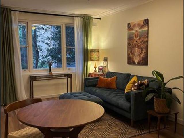 Short term rental considred beautiful leafy unit in Ashfield