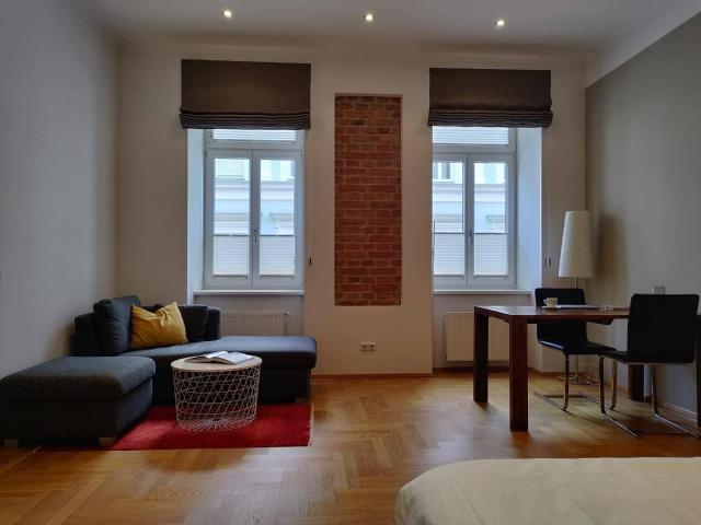 Short Term Rental in the Heart of Vienna: Historic Viennese Building with Garden