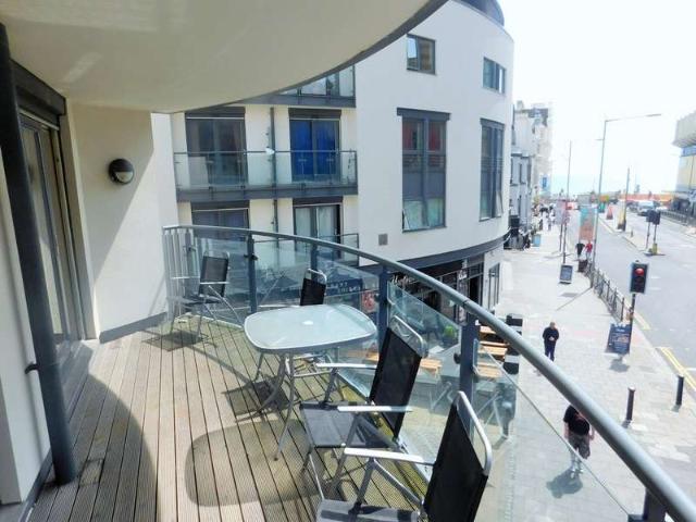 Short to Long Let 2 Bed 2 Bath FF Balcony