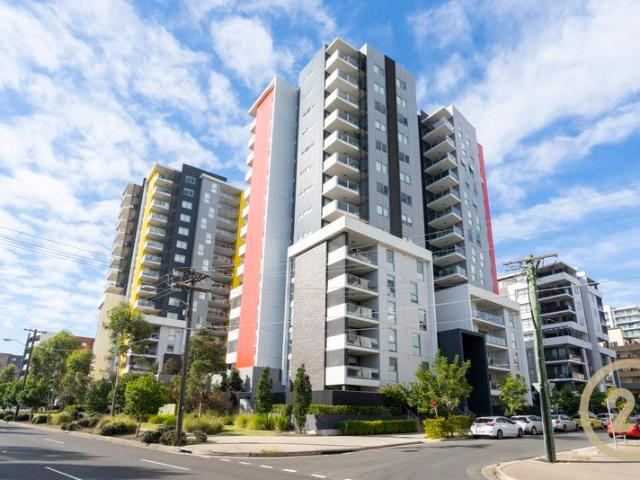 SHORT WALK TO ALL AMENITIES