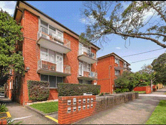 Short Walk to Ashfield Station!