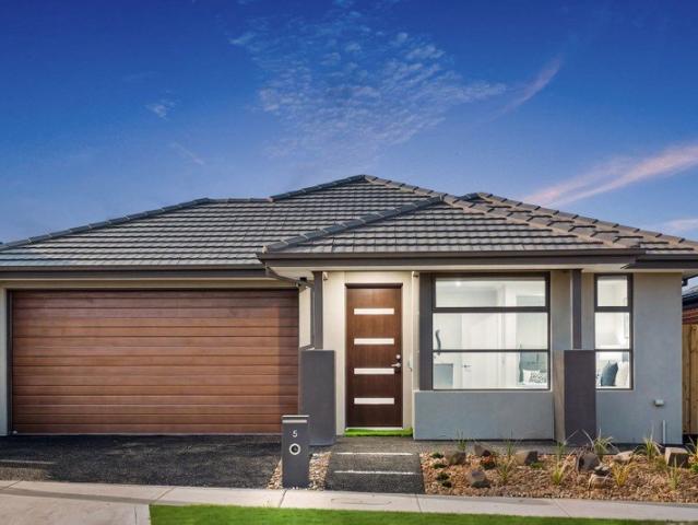 Short Walk to Pakenham East Station