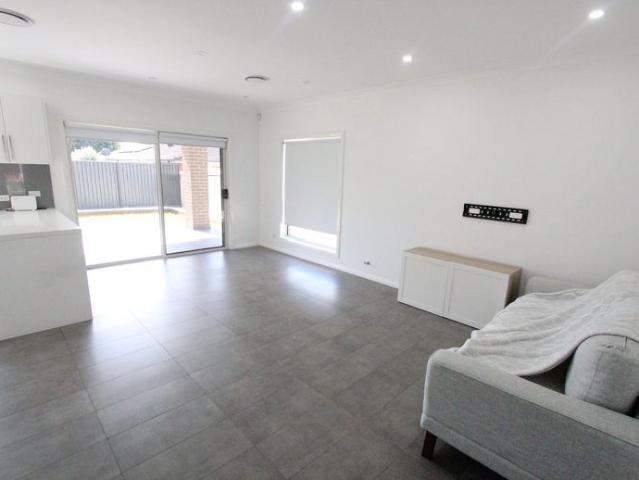 SHORT DISTANCE TO SCHOOLS, SHOPS & MOTORWAYS