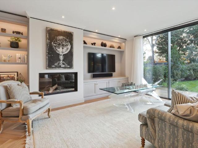 SHORT LET A beautifully presented modern family home available for short term lets