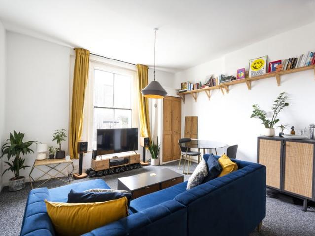 Short let Bright 1 bed flat Hackney Dalston E8