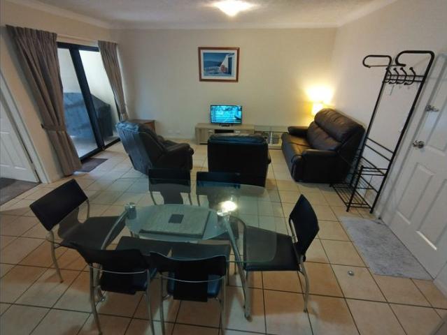 SHORT MID Term 417 visa traveller friendly beachfront living right in the middle of all The Strand lifestyle attractions