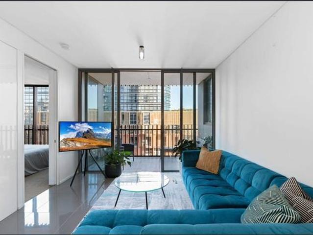 [SHORT OR LONG TERM] Stylish & Furnished 1 Bedroom Apartment in Central Park, Chippendale
