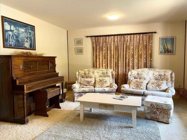 SHORT STAY Monday Friday FULLY FURNISHED 2 BEDROOM COTTAGE