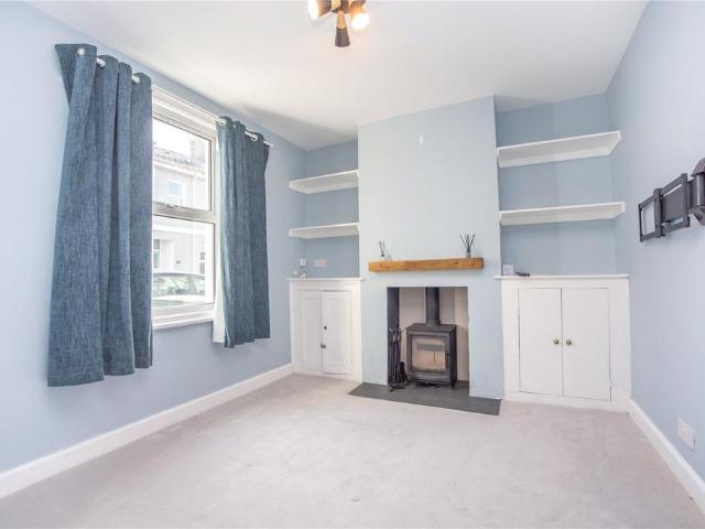 Short Street, Cheltenham. 3 bed terraced house to rent £1,750 pcm £404 pw
