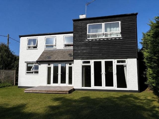 Short Street, Chillenden, Canterbury. 4 bed detached house to rent £1,650 pcm £381 pw