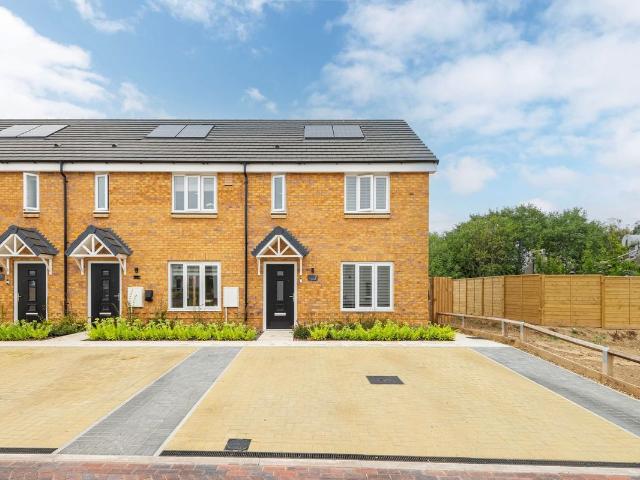 Shorten Place, Bradwell NR31, 3 bed terraced house to rent, £1,350 pcm | PrimeLocation