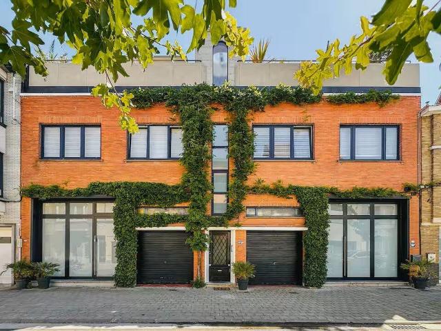 SHORT/LONG apartment close to the St P Station