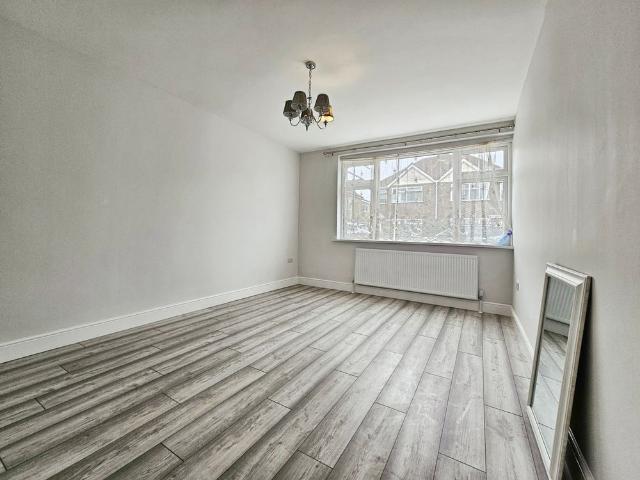 Shortwood Avenue, Staines, Middlesex, TW18 4JN