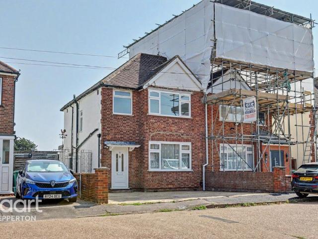 Shortwood Avenue, STAINES UPON THAMES 3 bed semi detached house to rent £2,075 pcm £479 pw