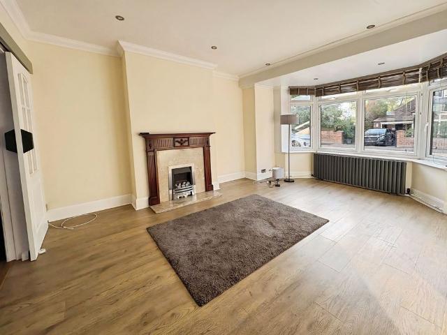Shortwood Avenue, Staines Upon Thames, Middlesex, TW18 4JL
