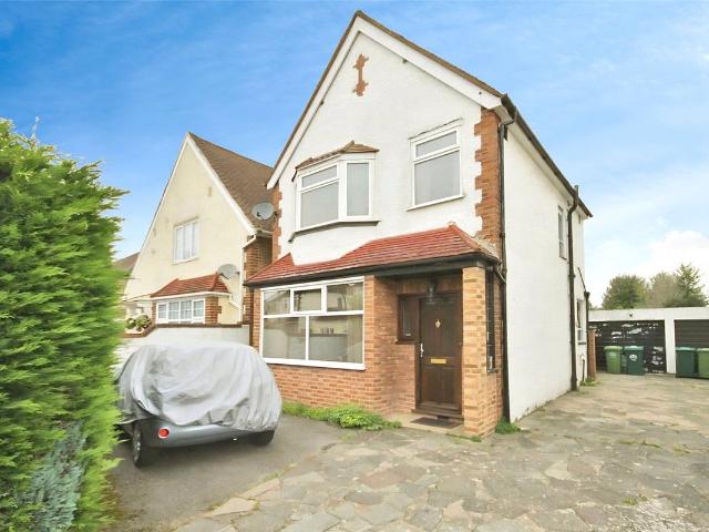 Shortwood Avenue, Staines Upon Thames, Surrey TW18, 3 bed detached house to rent, £2,000 pcm | PrimeLocation