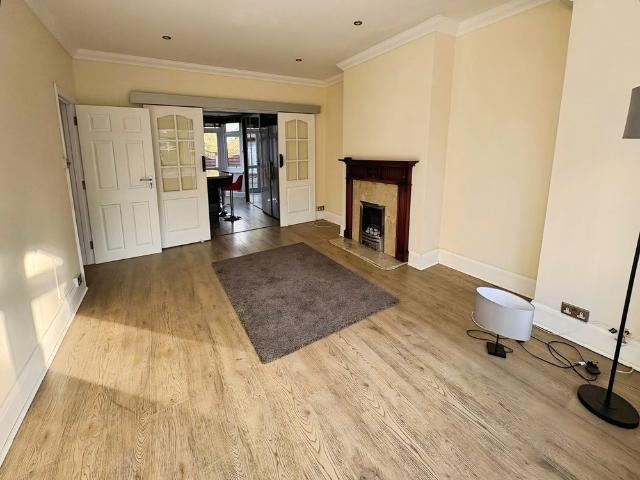 Shortwood Avenue, Staines upon Thames, Surrey, TW18 4JL