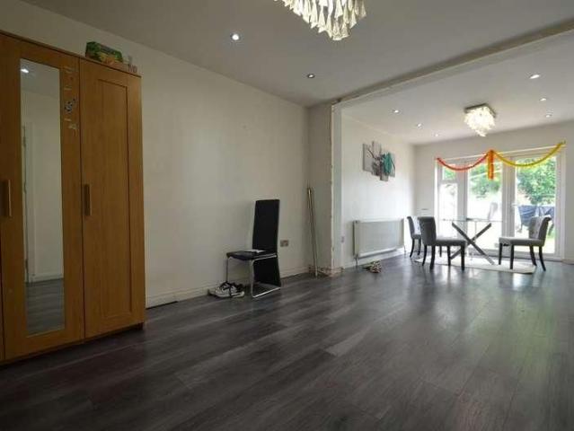 Shortwood Avenue, Staines upon thames, TW18