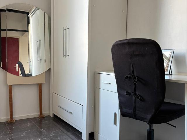 Shorty stay room for a female tenant