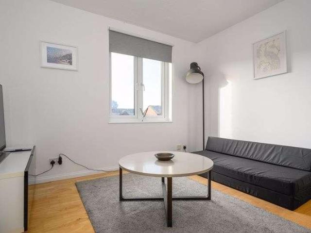 Shaw Drive, Walton on thames, KT12