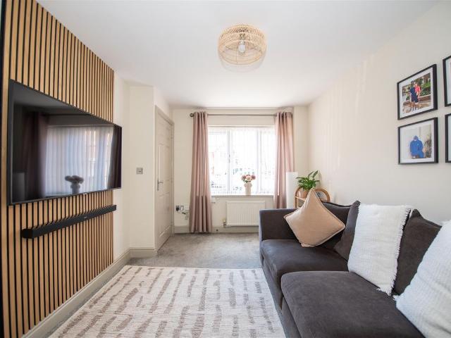 Shaw Gardens, Gedling, Nottingham NG4, 3 bed town house to rent, £1,295 pcm | PrimeLocation