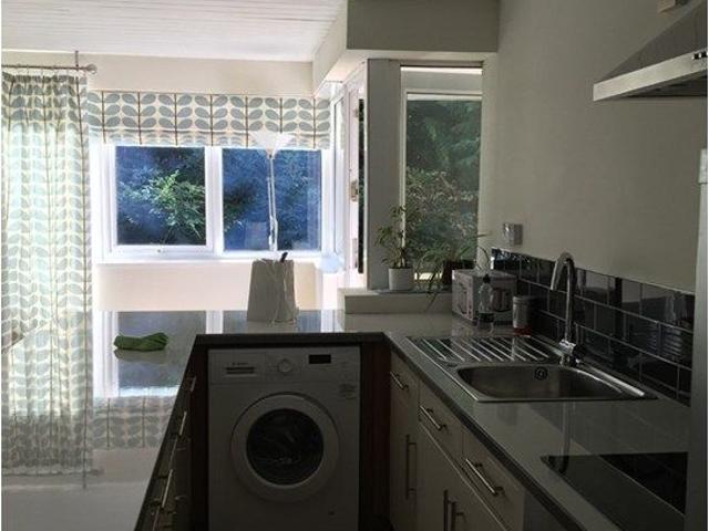 Shaw Lane, Leeds LS6, 2 bed flat to rent, £1,100 pcm | PrimeLocation