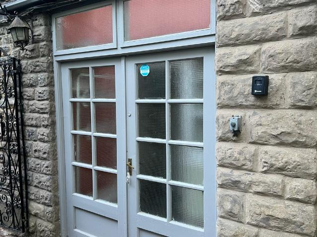 Shaw Lane, Leeds LS6 3 bed flat to rent £1,400 pcm £323 pw