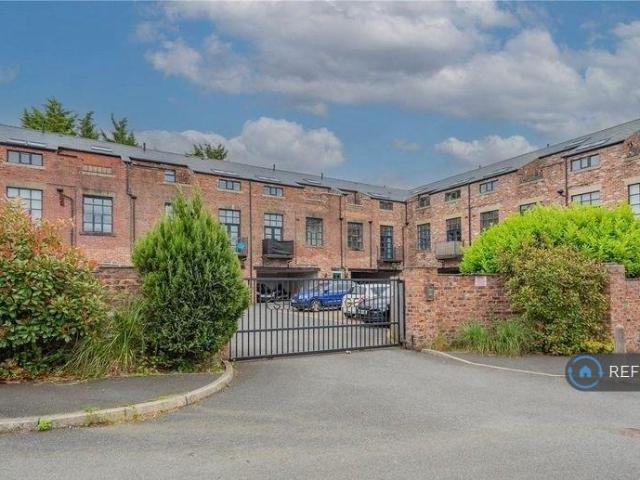 Shaw Lodge, Rochdale, OL12 2 bed flat to rent £850 pcm £196 pw