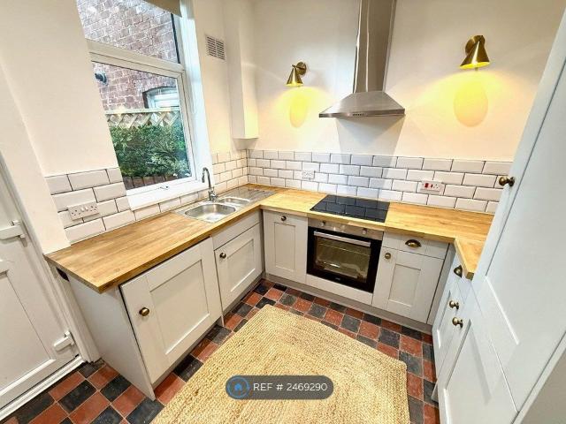 Shaw Road South, Stockport SK3, 2 bed terraced house to rent, £1,150 pcm | PrimeLocation