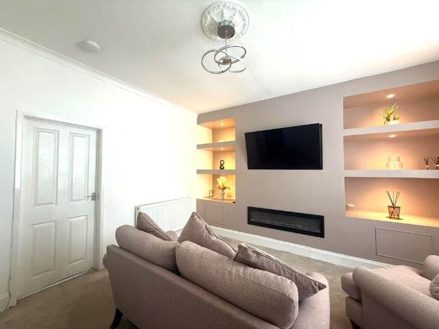 Shaw Road, Royton