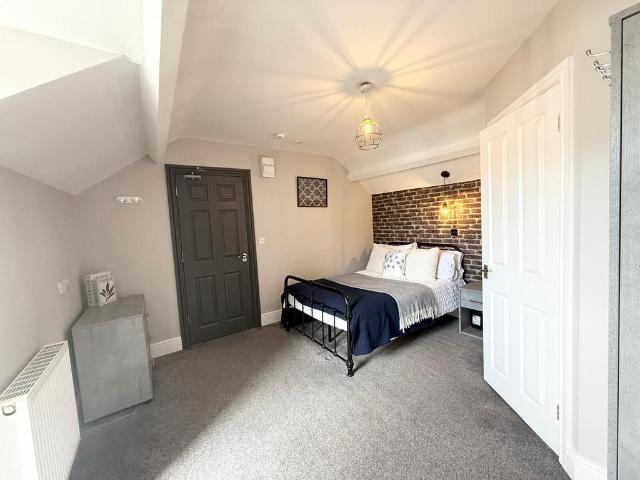 Shaw Street, Barnsley, Barnsley, S70 6 bed terraced house to rent £520 pcm £120 pw