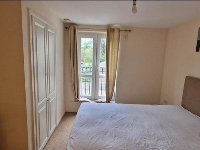 Brunel Crescent, Swindon, SN2 2 bed flat to rent £1,250 pcm £288 pw