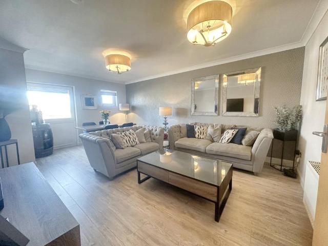 Shawfarm Gardens, Prestwick KA9 2 bed apartment to rent £895 pcm £207 pw